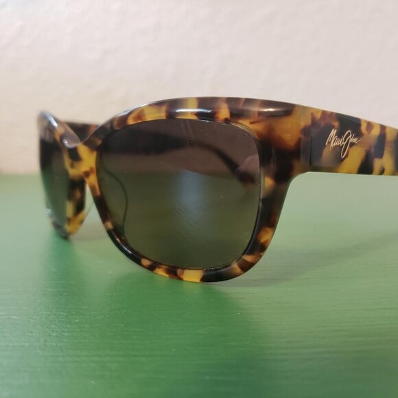 Maui Jim -- PLUMERIA - MINT CONDITION !!! - Picture 2 of 6